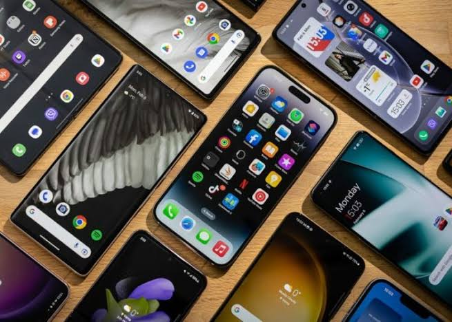 What to Check Before Buying Smartphones for Your Staff